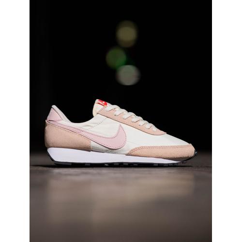 nike daybreak peach