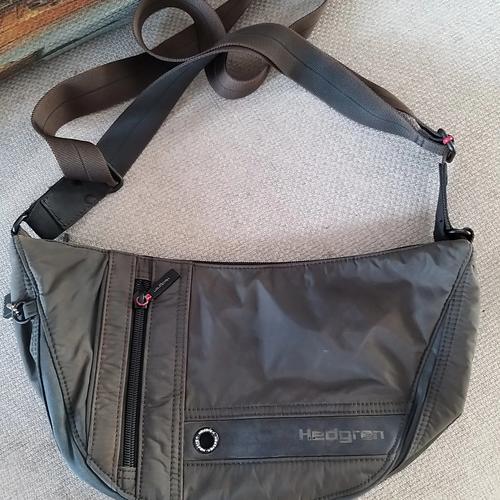 hedgren sling bag