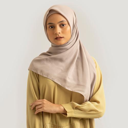 Foto Produk KAMI - NUVOILE SCARF PLAIN 4 - Edelweiss, 120CM X 120CM dari Kami.