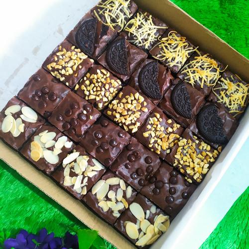 Jual Brownies Panggang Premium Ukuran 20x20 cm (25 potong) Request Topping Kab. Bogor