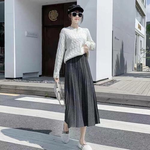 long skirt pleated