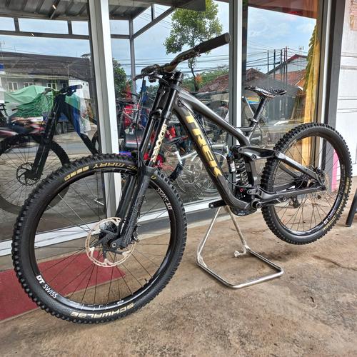 Jual FULLBIKE TREK SESSION 8 2.75 