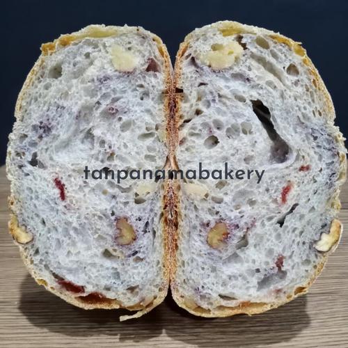 Gambar Sourdough Cranberry Walnut, roti gandum, roti sehat dari tanpanamabakery Kota Tangerang Selatan Tokopedia