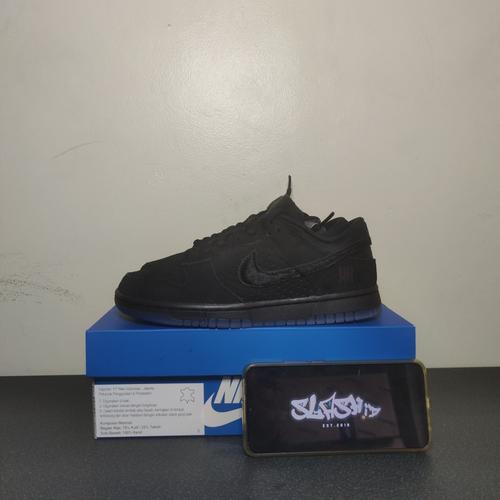 nike undefeated dunk black