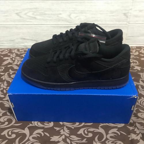 undefeated black dunk