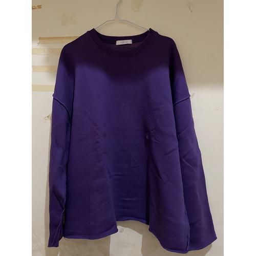 purple sweat shirt