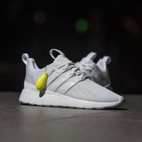 Discount adidas questar flow triple white Store