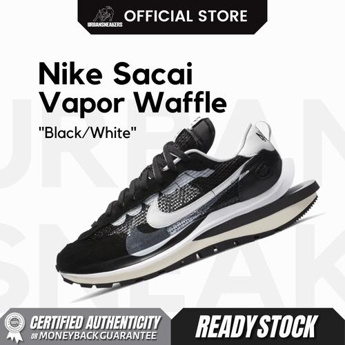 nike sacai vapor waffle black and white