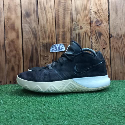 kyrie flytrap near me