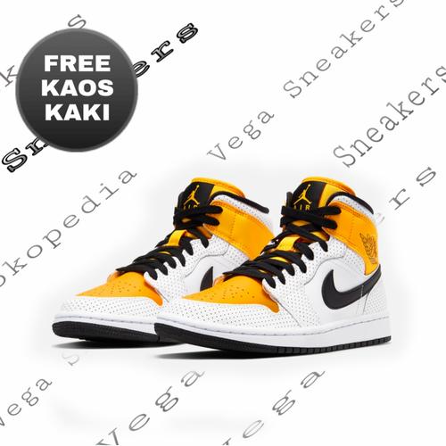 Jual Sepatu Nike air jordan 1 mid SE Perforated White University Gold -  Jakarta Selatan - Vega Sneakers | Tokopedia
