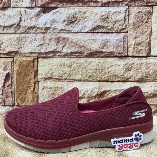 skechers maroon