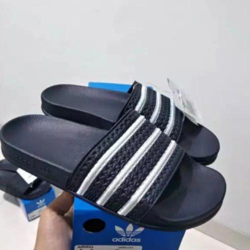 Foto Produk SENDAL ADIDAS ADILETTE - NAVY, 39 dari DEFENDER. ID