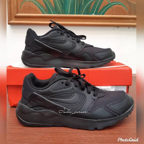 female black nike shoes