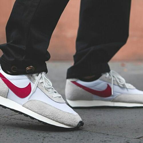 white nike daybreak