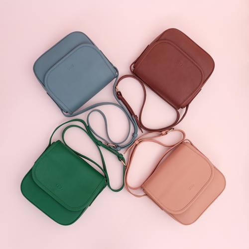 Foto Produk Bag by Zoe Tas Sling Bag Simple Dorothy - Pink dari Lumiere Bag