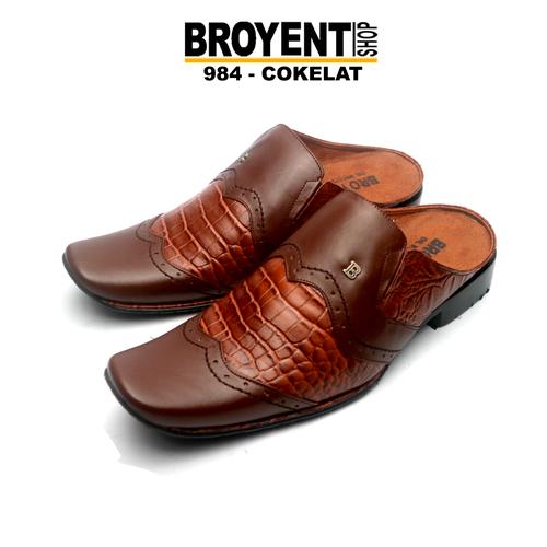 Foto Produk Sepatu Sandal Pria Bustong Kulit Asli Motif Buaya 984 - Hitam, 38 dari Broyent-shop
