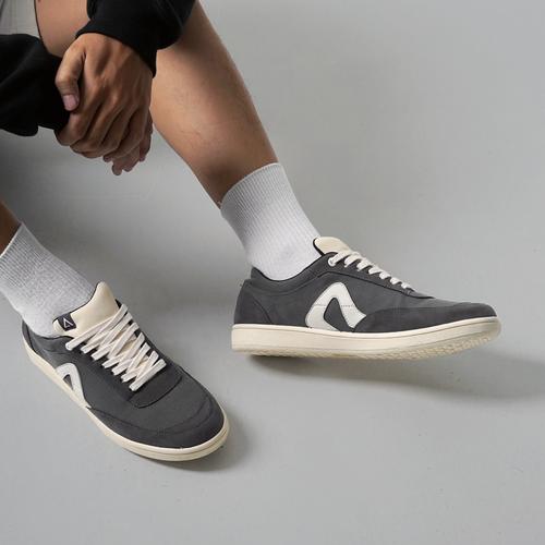 Foto Produk AMBLE - Sepatu Pria - ADAM LOW ABBEY GREY - 43 dari AMBLE
