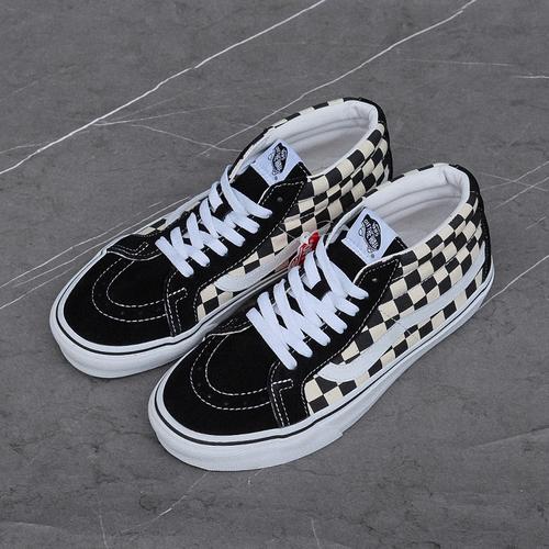 vans mid top checkerboard