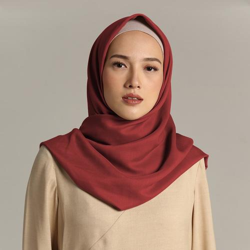 Foto Produk KAMI - NUVOILE SCARF PLAIN 2 - Crimson, 120CM X 120CM dari Kami.