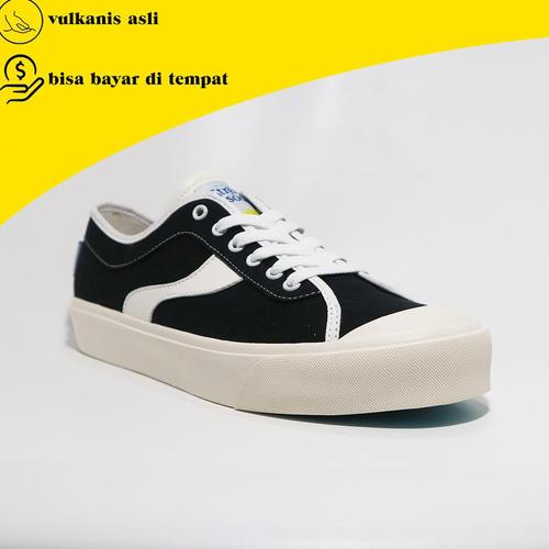 black plain sneakers