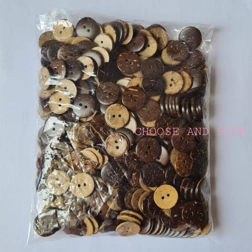 Foto Produk Kancing batok kelapa craft / Kancing baju kayu / kanci - 28L (1,8cm) dari Choose and Pick
