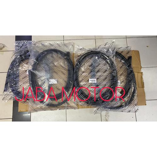 Foto Produk Karet bodi-Karet body Innova original set 4 pintu dari JABA MOTOR TOYOTA
