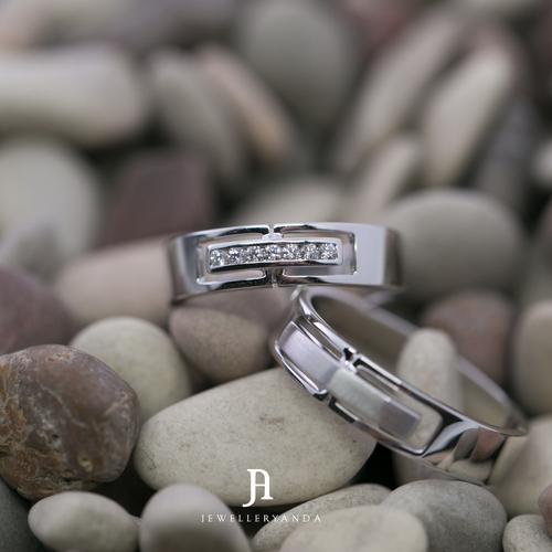 Foto Produk Adora Wedding Ring - Wedding Ring - Jewelleryanda - 10 dari jewelleryAnda_