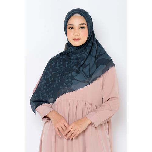 Foto Produk ZM Zaskia Mecca - Kelimutu Navy Scarf Kerudung Segi Empat Ultra Sonic dari Zaskia Mecca Official