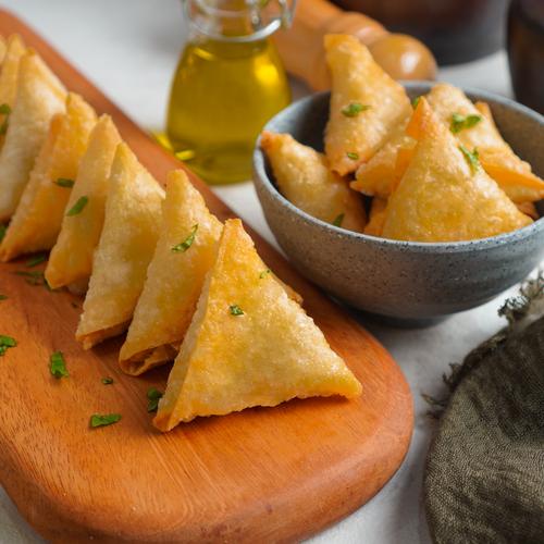 Foto Produk Samosa / Sambosa Keju Frozen isi 10pcs Halal Murah dari Frozz Bite Frozen Food