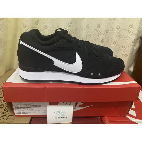 nike venture runner red