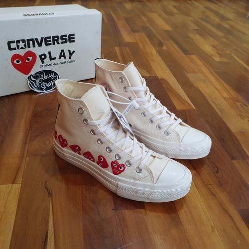 chuck taylor multi heart