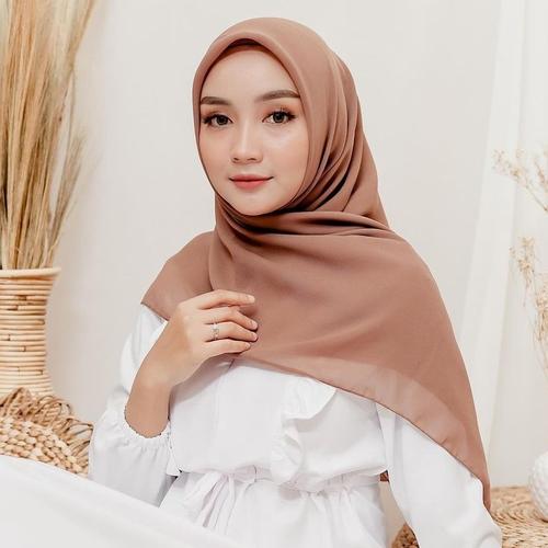 Gambar Hijab Bella Square / Jilbab Segi Empat - Lilac dari REZ Outfit Kota Surabaya Tokopedia