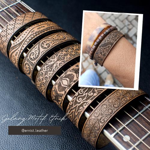 Foto Produk Linow C01 Motif etnik/ Gelang Kulit Motif nusantara dari Ernist.Leather