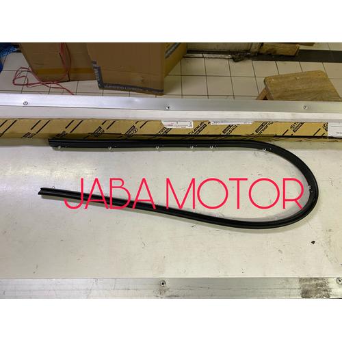 Foto Produk Karet kap mesin Hilux-Karet lis grill depan Hilux 2011-up ori dari JABA MOTOR TOYOTA
