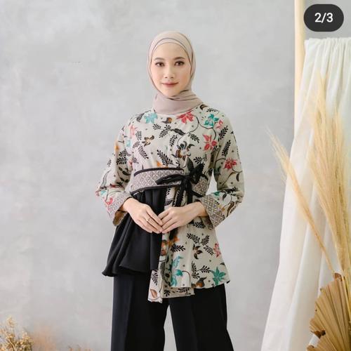 Foto Produk Atasan Batik Wanita Kerja Blouse Kantor Modern dan Terbaru. - Hitam, L dari Batikjoyoberkah