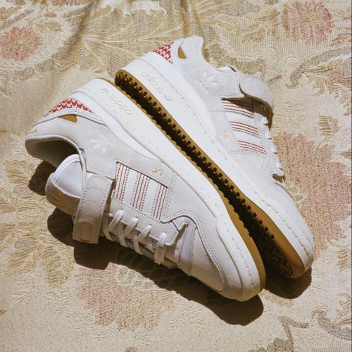 Jual Sepatu Adidas Forum 84 Low Arwa Al Banawi Women White Red Original -  Kab. Bekasi - Hartap | Tokopedia