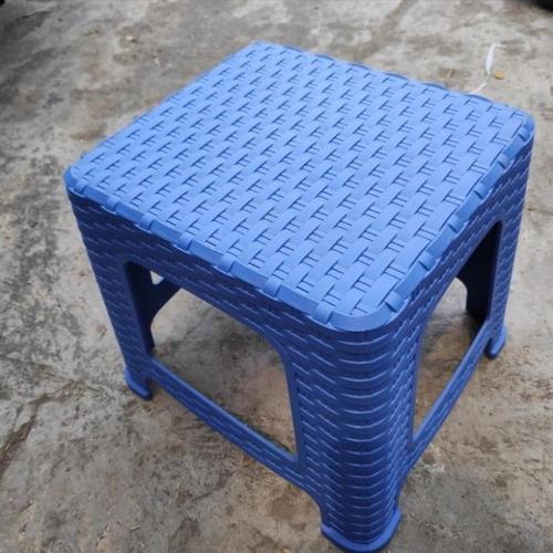 Foto Produk GP Bangku Tanaman Jongkok Rotan(Sahara)warna bervariasi/Bangku Plastik - Biru dari GrosirPot
