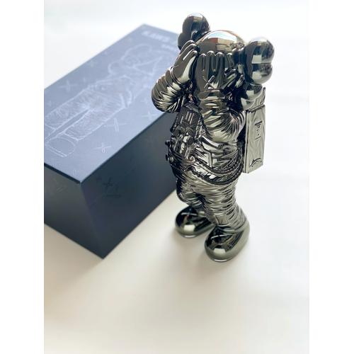 #KAWS  HOLIDAY  SPACE 黒 KAWS Holiday Space Figure (Black) – X-Playground