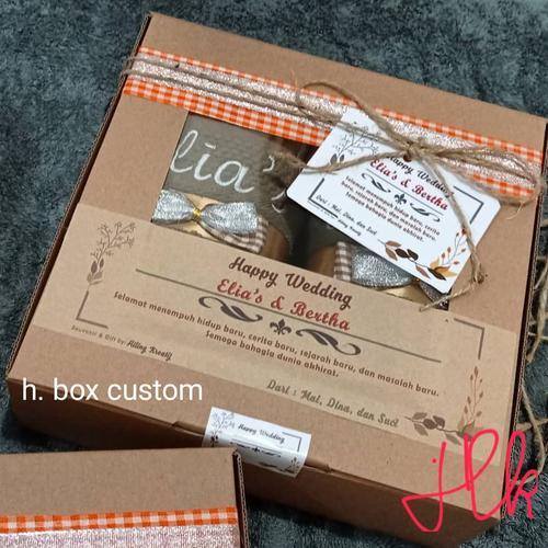 Foto Produk MT PAKET HANDUK COUPLE 1BARIS BORDIR NAMA HANDUK MANDI 2PCS PLUS BOX dari Hiling kreatif Souvenir