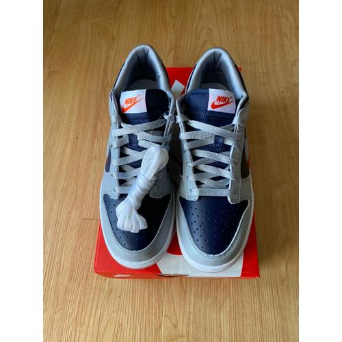 gray and navy blue dunks