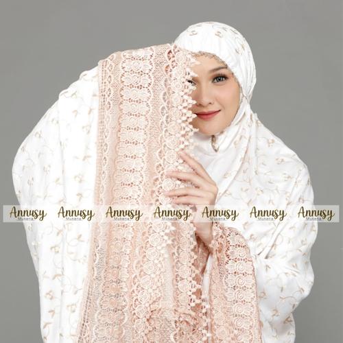 Gambar Mukena Dewasa Mewah Sutra Millo - Broken White, Jumbo dari Annusy Mukena Kota Tasikmalaya Tokopedia