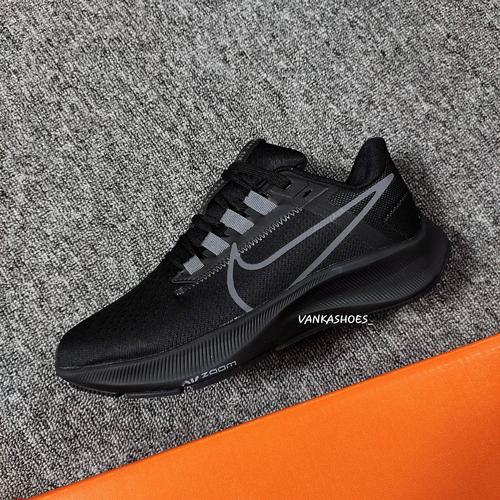 nike zoom gravity triple black