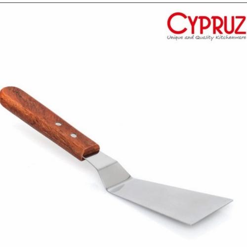 Ichida dildosi bor mushukning yaqindan surati Katta qizlar bilan guruh jinsiy aloqa