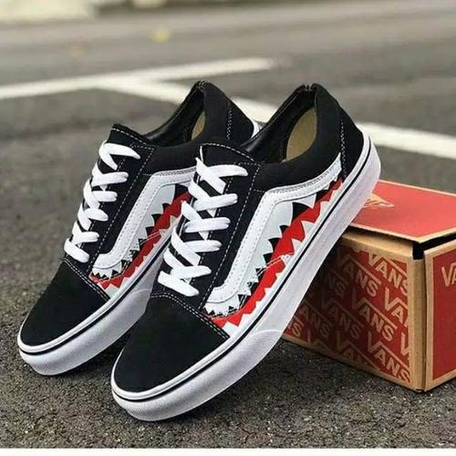 Foto Produk Sepatu Vans Authentic Hitam putih sneakers pria wanita sekolah skate - vans bepe shark, 39 dari Reven Fashion Shop