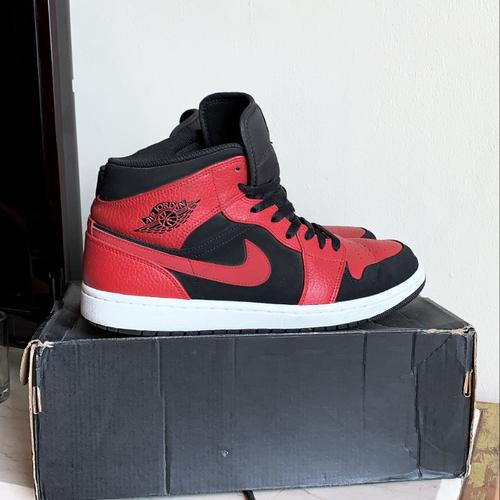 jordan 1 mid black red gym