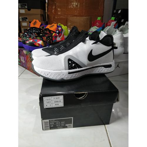 pg4 white black
