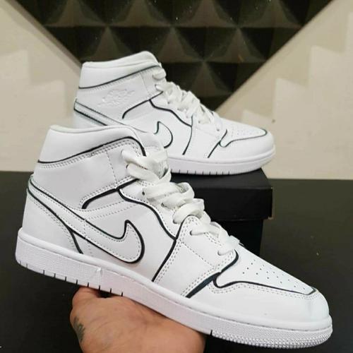 Jual sepatu Nike Jordan 1 Mid 