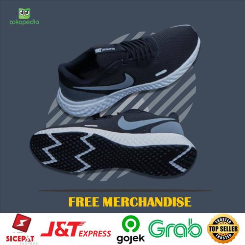 Jual BEST PRICE!!! Sepatu Running Nike Revolution 5 Black White Grey - 41 -  Kota Tangerang Selatan - Kick_jkt | Tokopedia