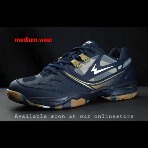 Foto Produk EAGLE JET PRO Sepatu Olahraga Badminton - BiruTua / Emas, 38 dari Medium_wear