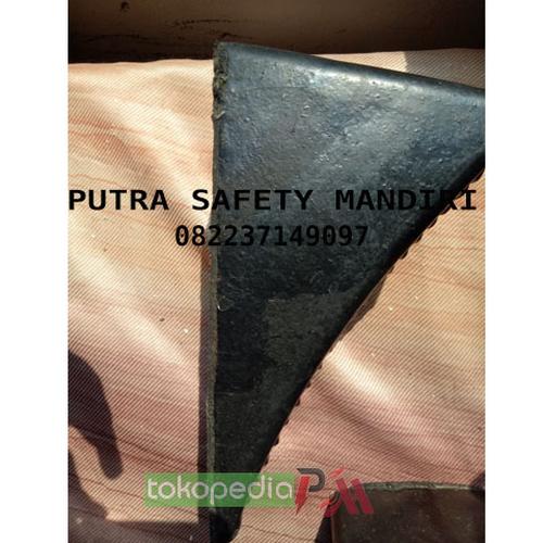Gambar WHEEL STOPPER CAR ANTI SLIP RUBBER BLACK GANJAL BAN PORTABLE95X175 MM dari salesputrasafetymandiri Jakarta Barat Tokopedia